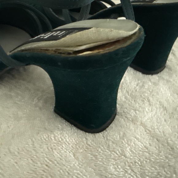 Unlisted Dark Green Velvet Criss Cross Strap Chunky Heels 7M PRE-OWNED - Picture 7 of 9